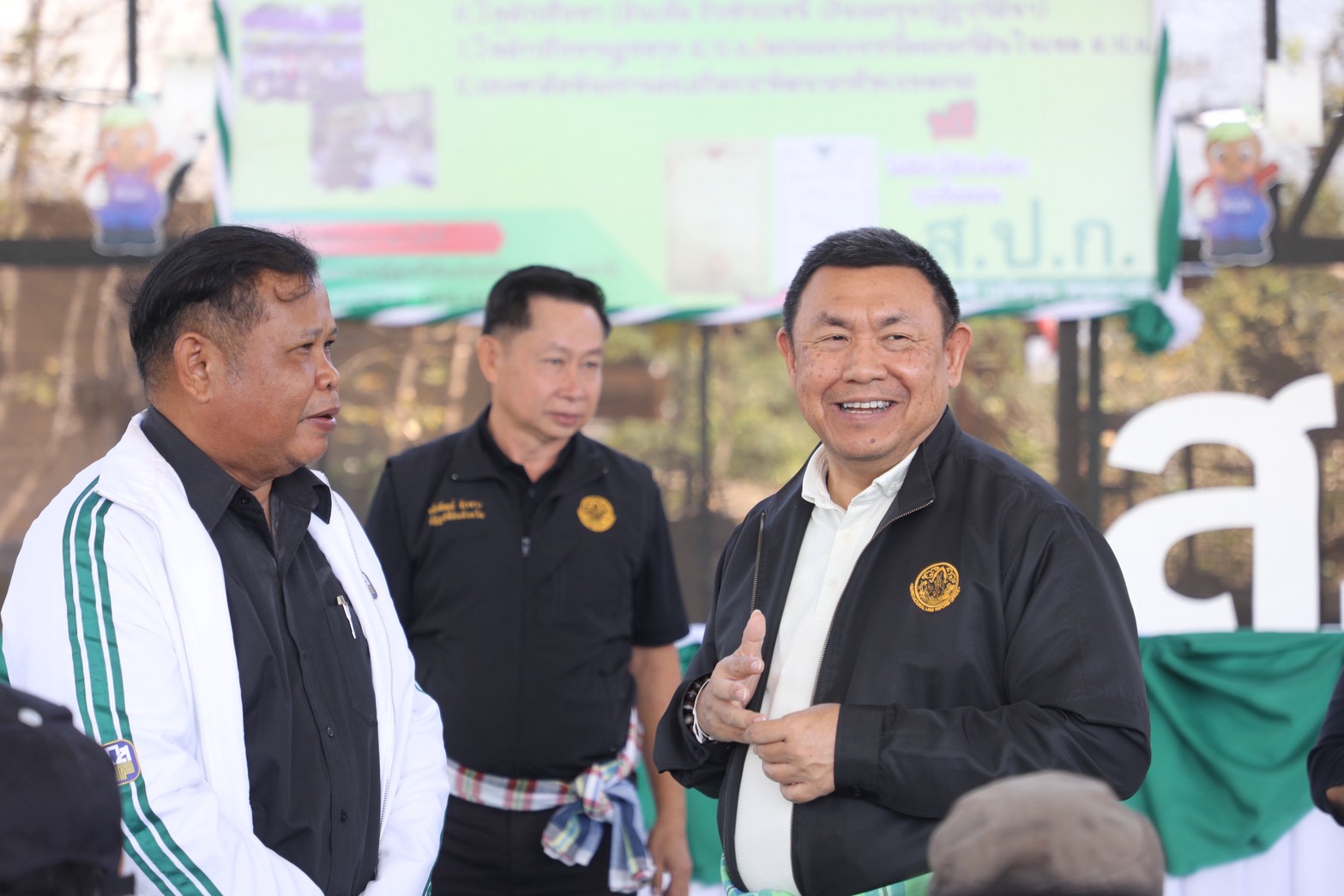 title - ชาวน้ำยืนเฮ ส.ป.ก. ขนทัพบริการถึงที่ ต.เก่าขาม ลดค่าใช้จ่าย ยื่นขอออกโฉนด - ปรึกษาปัญหากฎหมาย ครบจบในที่เดียว